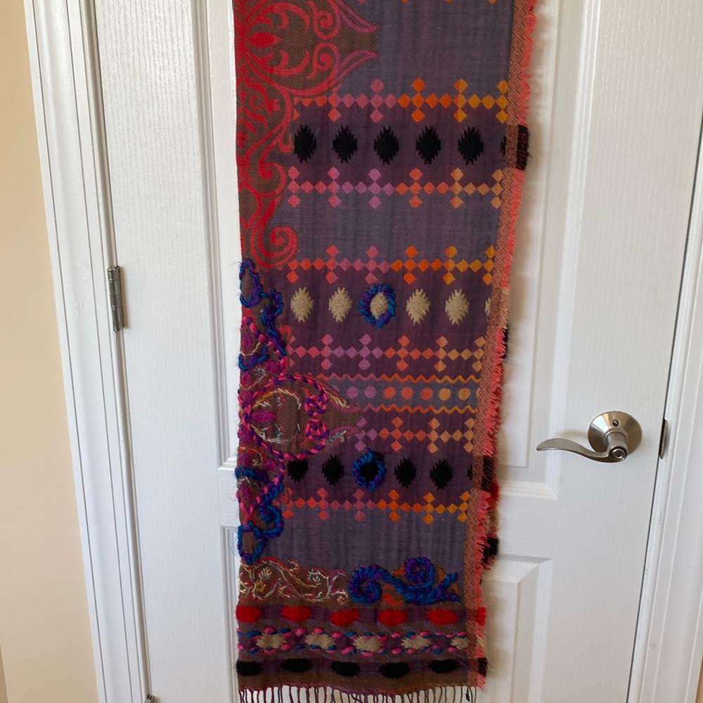 Tolani custom scarf, new never worn
